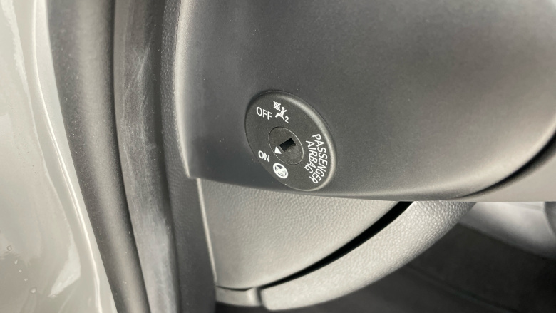 MINI Hatchback 135kW Cooper S Level 3 33kWh 3dr Auto Electric Hatchback